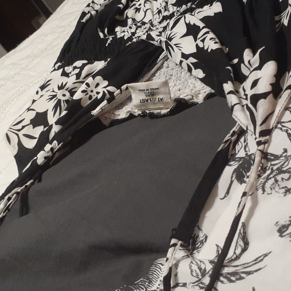 Dress - Picture 4 of 9